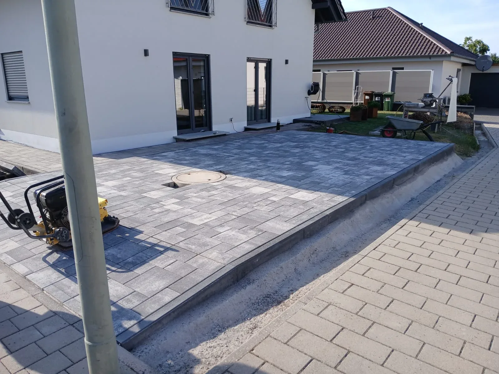 Einfahrt nach den Pflasterarbeiten