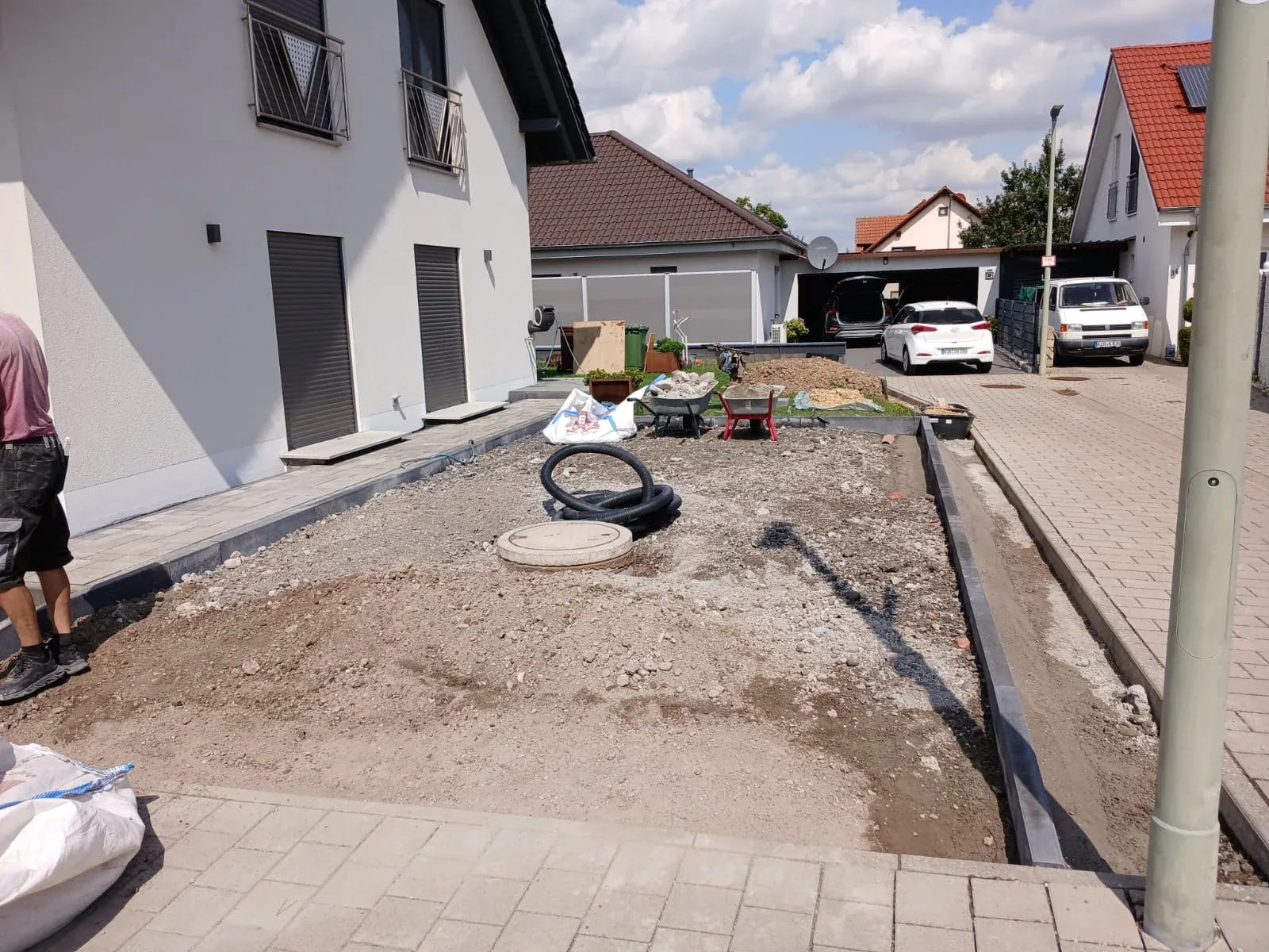 Einfahrt vor den Pflasterarbeiten