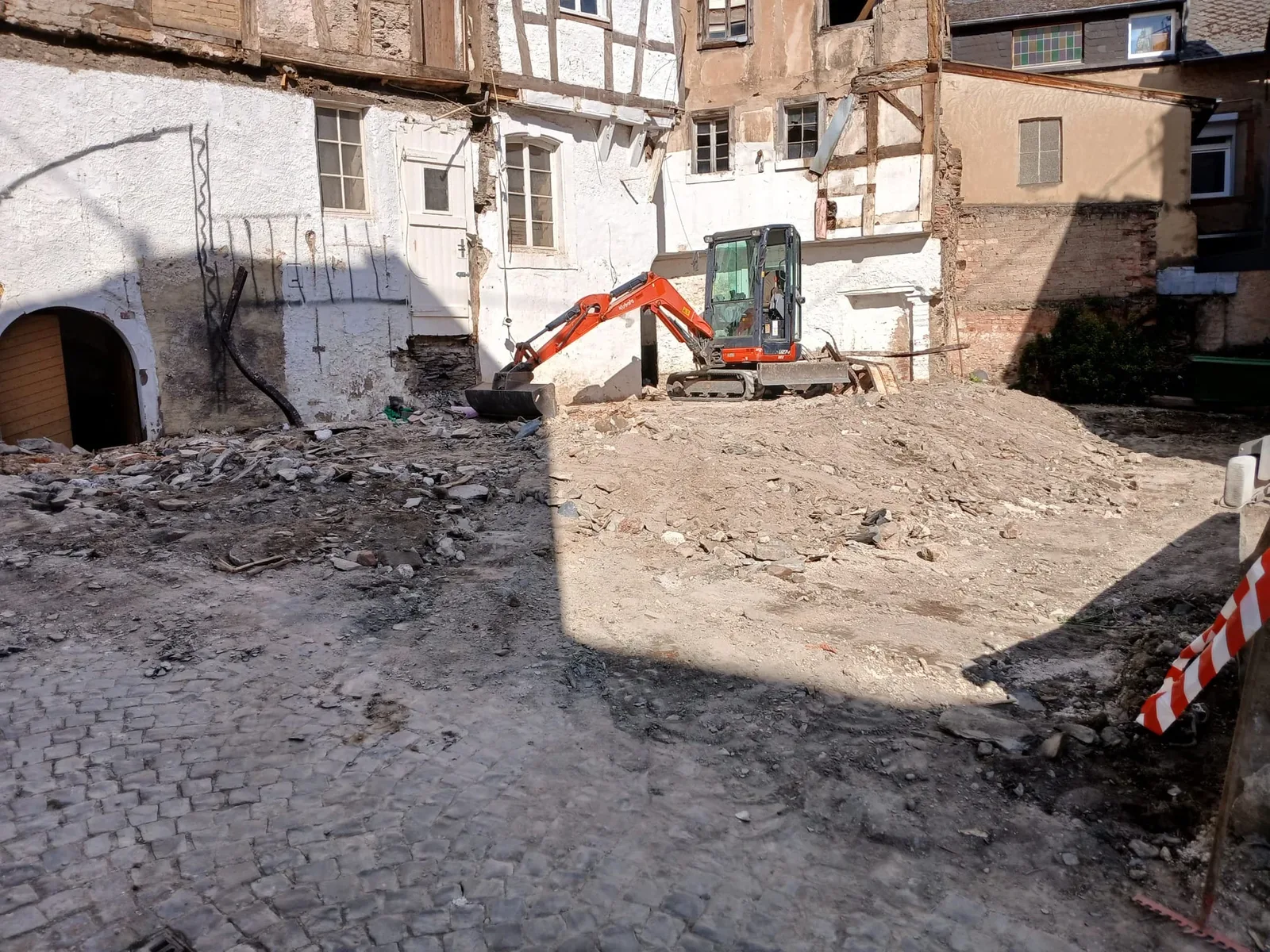 Abrissarbeiten in Göllheim